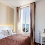 Western Premier De Galles 4* Ментона