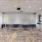 Western Premier De Galles Ментона