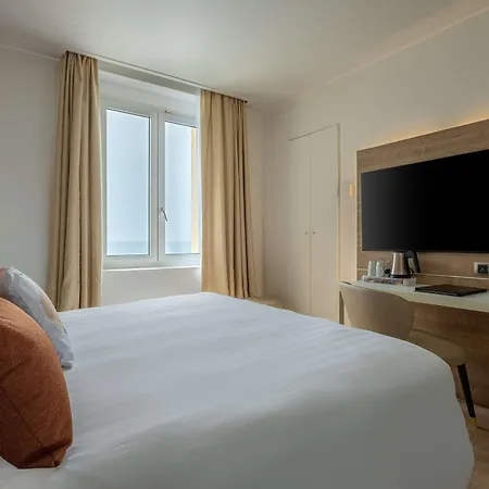 Hotel Western Premier De Galles Mentona