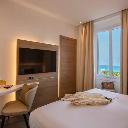 Hotel Western Premier De Galles Mentona