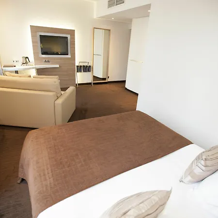 Western Premier De Galles 4*