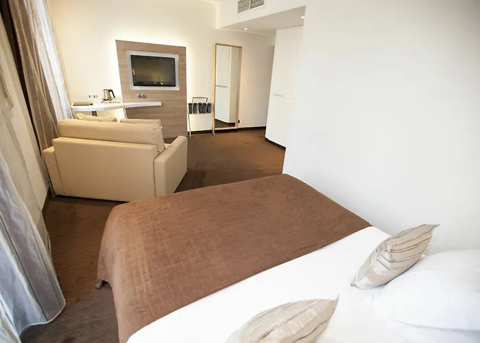 Western Premier De Galles 4*